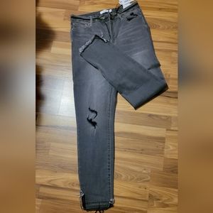 Cello gray colored skinny stretch jeans NWT